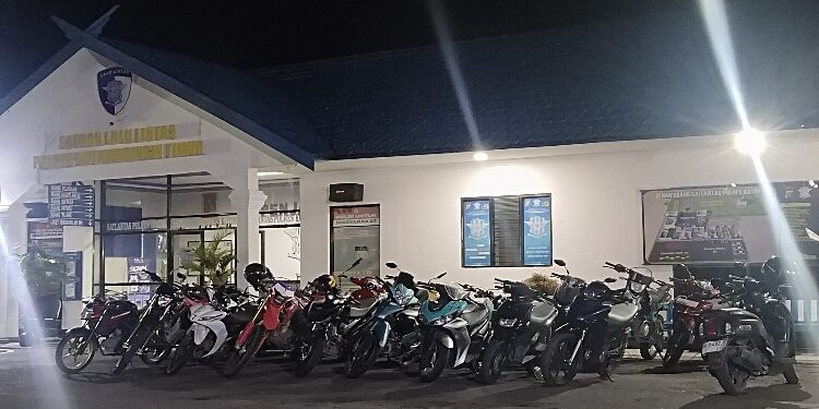 FOTO: AGUS/MATAKALTENG- Sejumlah kendaraan yang berhasil diamanankan oleh pihak Satlantas Polres Kotim pada Minggu, Minggu 3 Agustus 2025 dini hari.