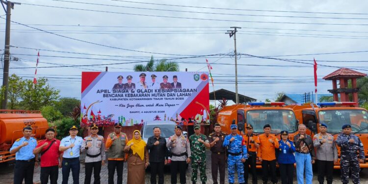 Foto: IST/MATA KALTENG - Apel Siaga dan Gladi Kesiapsiagaan terhadap bencana Karhutla Tahun 2025 di Halaman Kantor BPBD Kotim, 4 Agustus 2025.