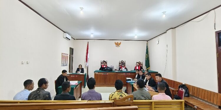 FOTO: IST/MATAKALTENG - Suasana jalanya persidangan dugaan pencurian buah sawit di PN Kasongan.