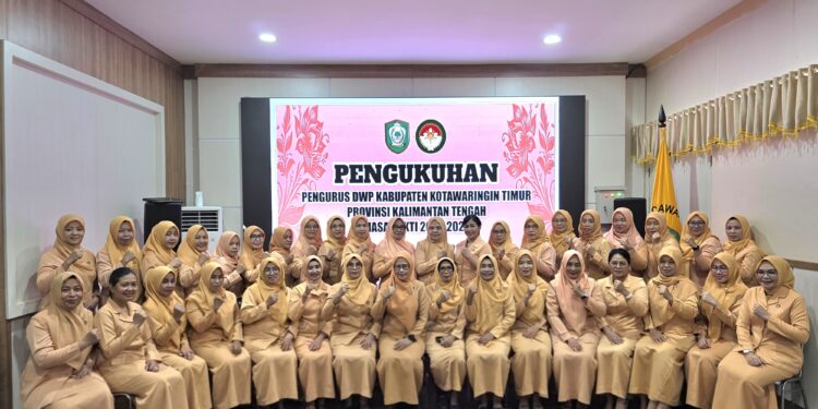 Foto: IST/MATA KALTENG - Pengukuhan pengurus DWP Kotim, 6 Agustus 2025.