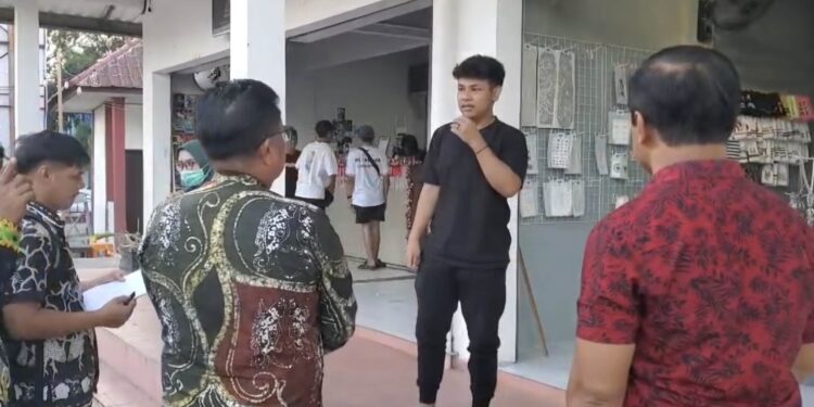 Foto:IST/MATA KALTENG - Pendataan kembali pedagang yang berjualan di pasar rakyat Jalan Ahmad Yani Kota Sampit.