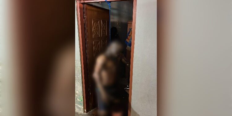 FOTO: MATAKALTENG - Kondisi korban pada saat ditemukan tergantung dikediamannya.