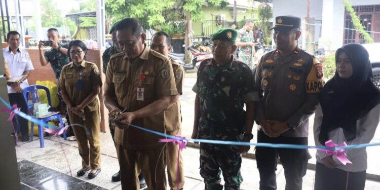 FOTO : MATAKALTENG - Suasana saat Pj Sekda Katingan Christian Rain, meresmikan tempat SPPG di Kota Kasongan.