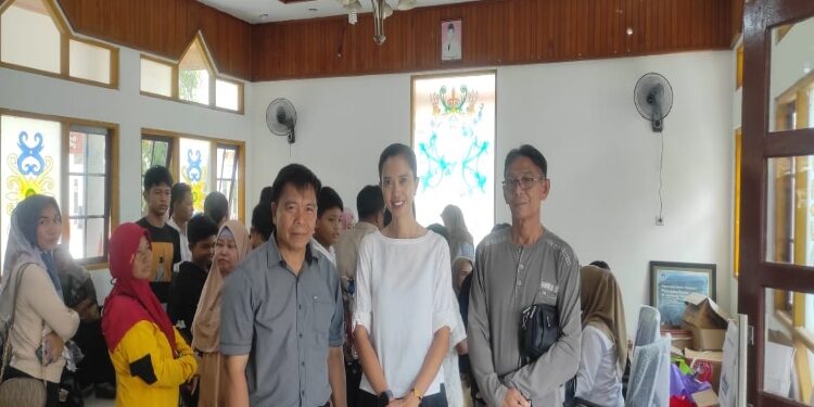 FOTO: IST/MATAKALTENG - Plt Kepala Dinas Pendidikan Kabupaten Katingan, Arianso, saat pelaksanaan pemanggilan peserta didik.
