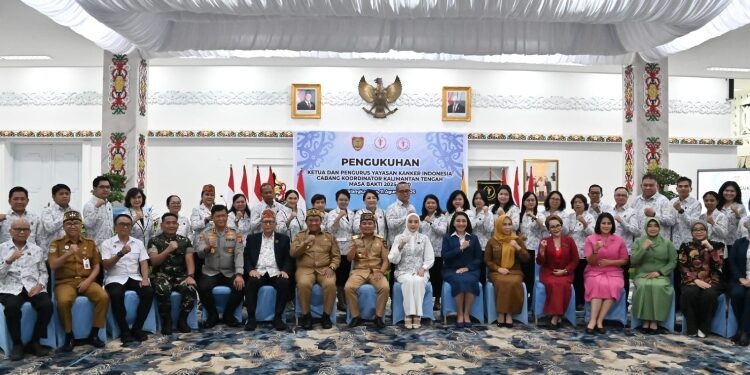 FOTO: IST/MATAKALTENG - YKI Kalteng Bangkit Lagi, Gubernur Saksikan Pengukuhan Pengurus Masa Bakti 2025-2030.