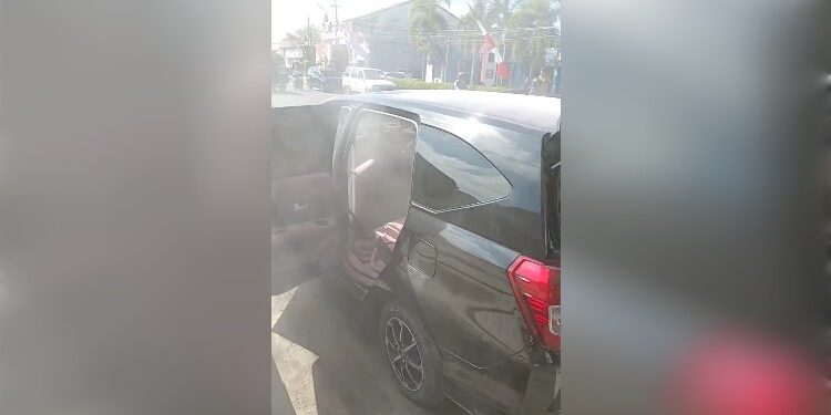 FOTO: IST/MATAKALTENG- Minibus diduga langsir meledak di dekat Spbu MT Haryono pada Senin, 11 Agustus 2025 pagi.