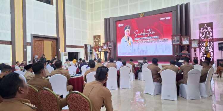 Foto: DIAN/MATA KALTENG - Coffe Morning bersama Bupati dan Wakil Bupati, Forkopimda, Kepala OPD, Instansi Vertikal, Perbankan, BUMD serta Insan Pers di Aula Rujab Bupati Kotim, 12 Agustus 2025.