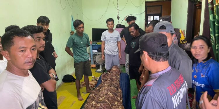 FOTO: IST/MATAKALTENG- Korban saat berada di rumahnya setelah nekat mengakhiri hidupnya dengan tidak wajar pada Minggu, 10 Agustus 2025 lalu. 