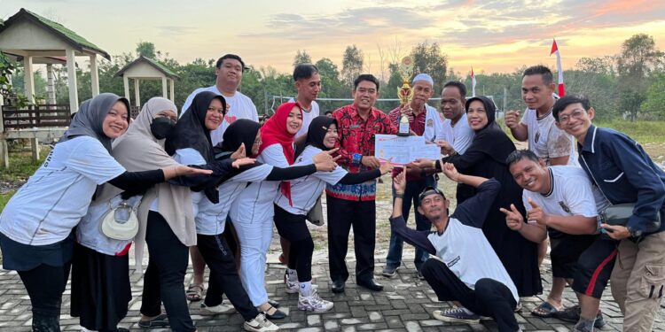 Foto:IST/MATA KALTENG - Pembagian hadiah Perlombaan di Dinas Pendidikan Kotim.
