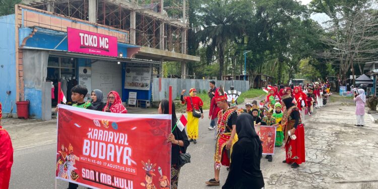 Foto:IST/MATA KALTENG - Karnaval Budaya SDN 1 MB Hulu.