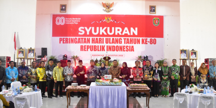 FOTO : MATAKALTENG - Suasana malam syukuran yang digelar di Gedung Salawah Kasongan.