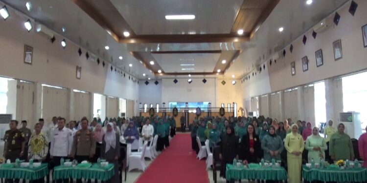 Foto : MATAKALTENG - Pembukaan pelatihan etika dan pengembangan kepribadian yang dilaksanakan Tim Penggerak PKK Kabupaten Sukamara di aula kantor bupati Sukamara, Rabu (20/8/2025).