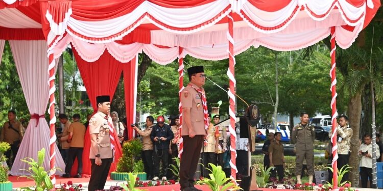 FOTO: IST/MATAKALTENG -Gubernur Agustiar Sabran Pimpin Upacara Peringatan Hari Pramuka Ke-64 Tahun 2025, dihalaman kantor Gubernur Kalimantan Tengah, Kamis 21 Agustus 2025.