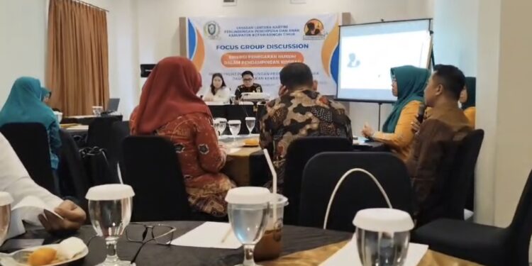 Foto:IST/MATA KALTENG - Fokus grup discussion dalam rangka sinergi pendampingan korban kekerasan perempuan dan anak, 21 Agustus 2025.