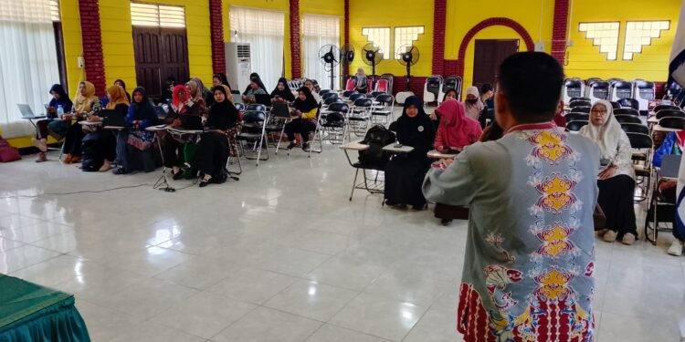 Foto:IST/MATA KALTENG - Kegiatan sinkronisasi Dapodik oleh Disdik Kotim, 21 Agustus 2025.