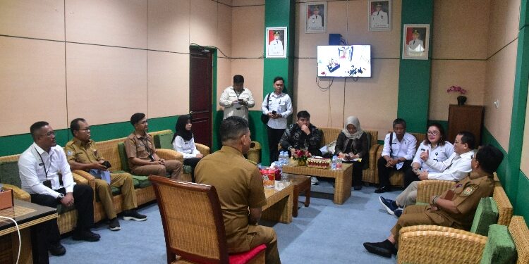 FOTO: IST/MATAKALTENG - Wabup dan Direktur Pelayanan HAM KemenHAM RI, Osbin Samosir saat kegiatan.