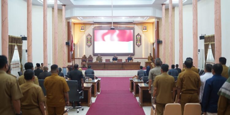 Foto : MATAKALTENG - Rapat paripurna ke-7 masa persidangan III tahun sidang 2024/2025 tentang menyampaikan pidato pengantar rancangan peraturan daerah tentang perubahan APBD Kabupaten Sukamara tahun anggaran 2025, Senin (25/08/2025).