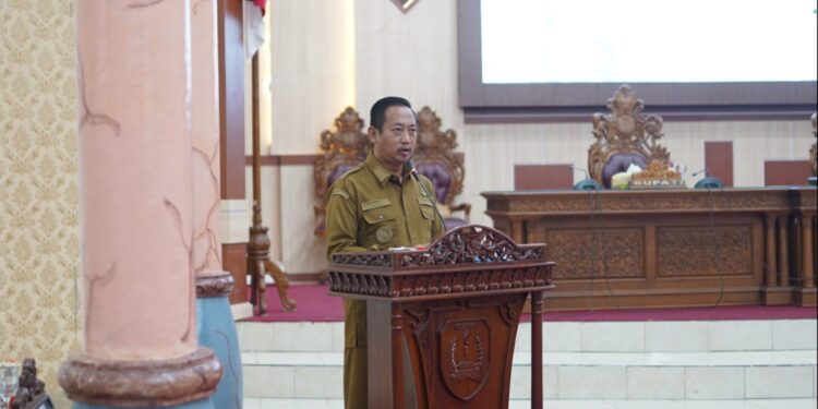 FOTO: MATAKALTENG - Rapat paripurna ke-7 masa persidangan III tahun sidang 2024/2025 tentang menyampaikan pidato pengantar rancangan peraturan daerah tentang perubahan APBD Kabupaten Sukamara tahun anggaran 2025, Senin (25/08/2025).
