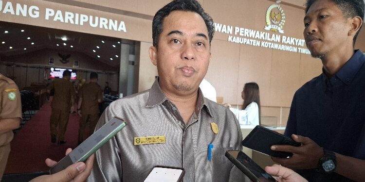 Ketua DPRD Kotim, Rimbun.