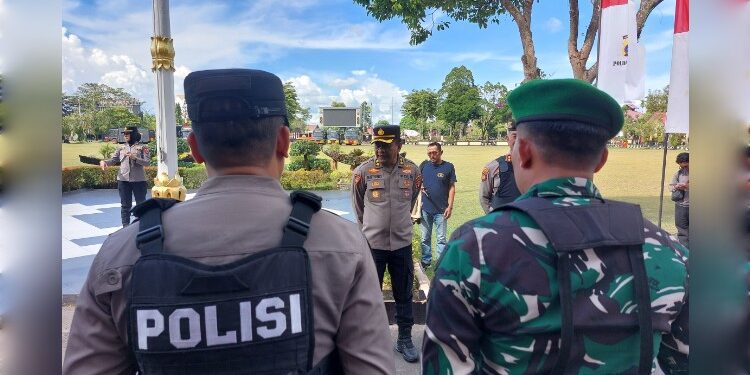 FOTO: RZL/MATAKALTENG - Apel persiapan patroli gabungan TNI-POLRI.