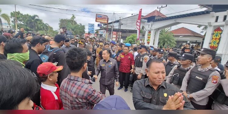 Foto:IST/MATA KALTENG - Suasana unjuk rasa di Kotim, 1 September 2025.
