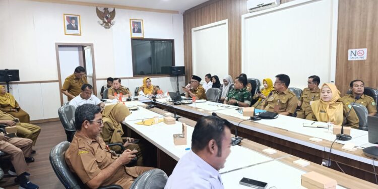 Foto:IST/MATA KALTENG - Rakor Arahan Mendagri tentang Perkembangan Situasi Terkini dan Pengendalian Inflasi Tahun 2025 secara virtual di Ruang Rapat Gedung B Setda Kotim, 2 September 2025.