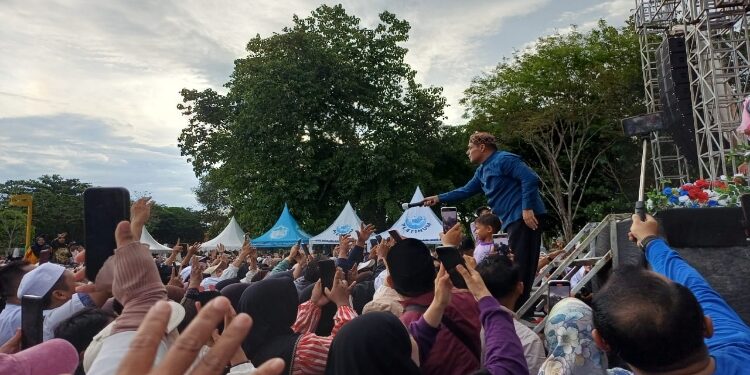 FOTO: IST/MATA KALTENG - Penampilan Haddad Alwi di Stadion 29 November Sampit.