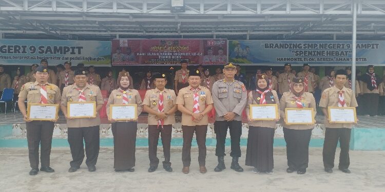 FOTO: IST/MATA KALTENG - Penyerahan penghargaan gudep tergiat.