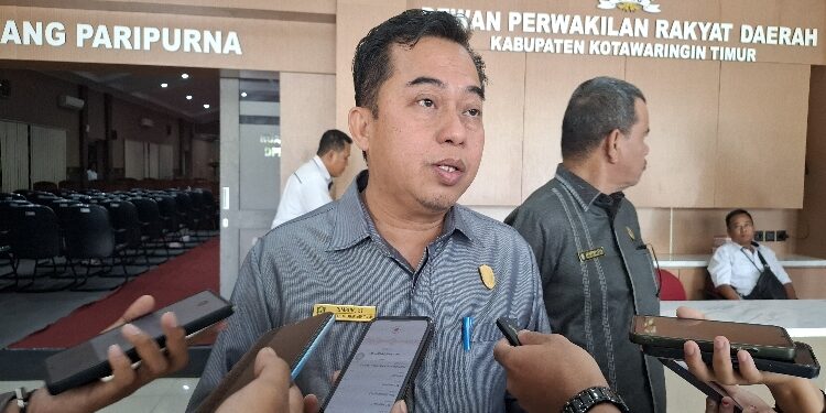 Ketua DPRD Kotim, Rimbun.