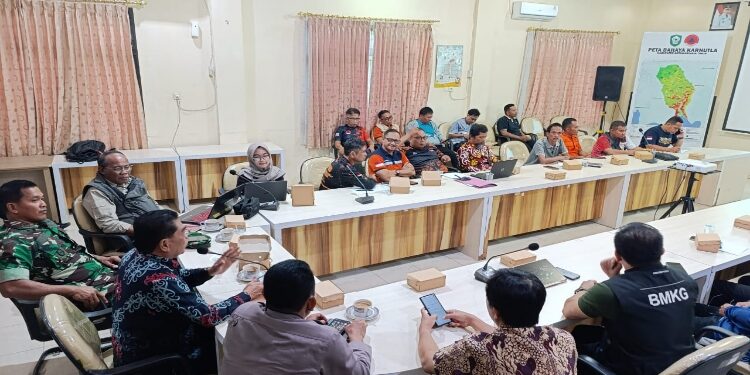 FOTO: IST/MATA KALTENG - Rapat penetapan status siaga banjir di Kotim.