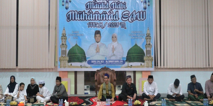 FOTO: IST/MATAKALTENG - Suasana pelaksanaan Peringatan Maulid Nabi Muhammad SAW di Pendopo Rumah Jabatan Bupati setempat.