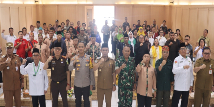 FOTO: IST/MATAKALTENG - Suasana Doa Kebangsaan Lintas Agama di aula kantor Kementerian Agama setempat.
