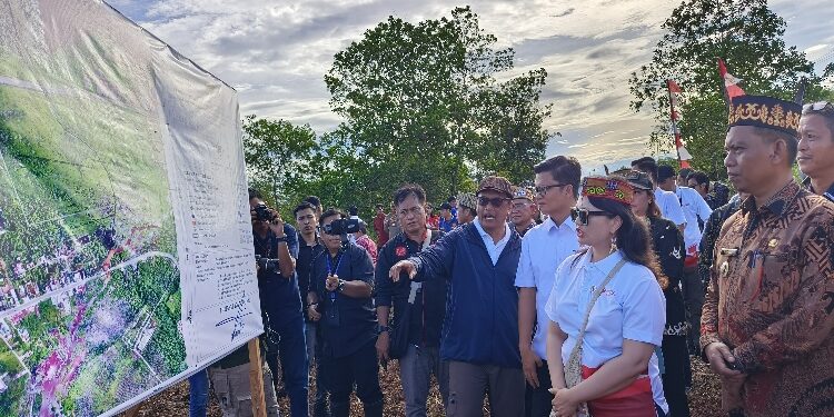 FOTO: IST/MATAKALTENG -  Wamen Pendidikan Tinggi, Sains dan Teknologi Prof. Stella Christie, saat melakukan peninjauan.