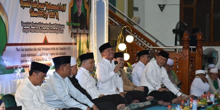 FOTO: IST/MATAKALTENG - Peringatan Maulid Nabi, Gubernur Ajak Masyarakat Sampit Mempertebal Keimanan dan Ketakwaan.