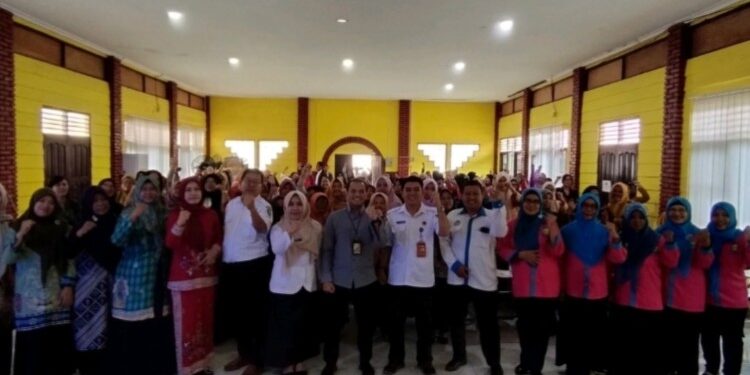 Foto:IST/MATA KALTENG -kegiatan sosialisasi BPJS Ketenagakerjaan Sampit yang diikuti perwakilan guru.