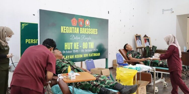 FOTO: MATAKALTENG - Suasana kegiatan bakti sosail donor darah HUT ke 80 TNI di gedung Salawah Kasongan.