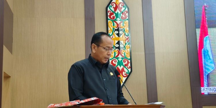 FOTO: MATAKALTENG - Juru Bicara Fraksi PDI Perjuangan, Gimmak Bulinga.