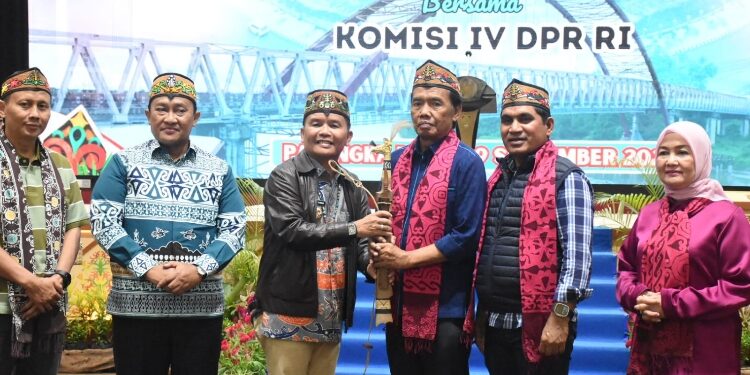 FOTO: IST/MATAKALTENG - Silaturahmi Gubernur Kalteng dan Komisi IV DPR RI, Dorong Swasembada Pangan dari Bumi Tambun Bungai.