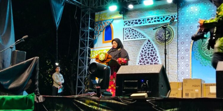 Foto:MATA KALTENG - Wabup Kotim Irawati saat Tutup MTQ dan FSQ ke-56.