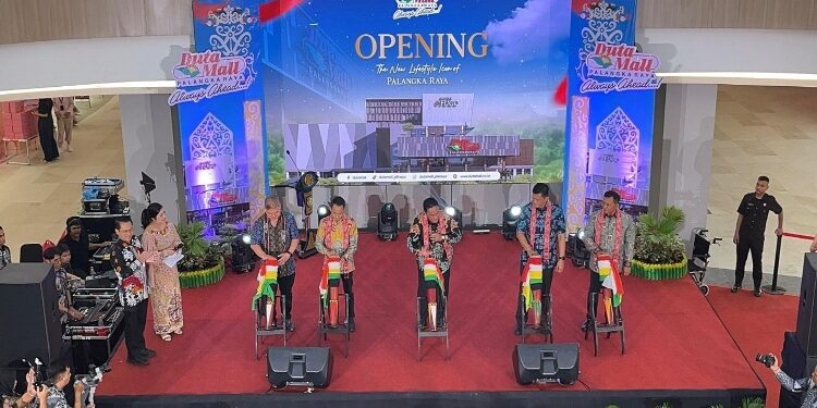 FOTO: IST/MATAKALTENG - Hadiri Peresmian Duta Mall, Wagub Kalteng: Katalisator Penting Pertumbuhan Ekonomi Setempat.