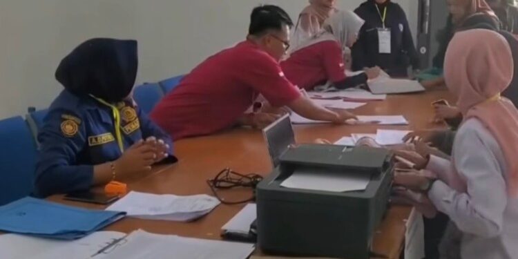 Foto:IST/MATA KALTENG - Registrasi masuknya peserta didik baru di Sekolah Rakyat yang ada di Kotim.