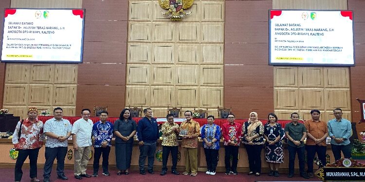 FOTO: NRA/MATAKALTENG - Ketua DPRD Kota Palangka Raya menerima kunjungan resesAnggota DPD RI Dapil Kalteng, Dr. Agustin Teras Narang.