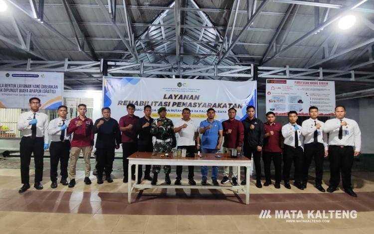 Tim Gabungan Razia di Rutan Palangka Raya untuk Wujudkan “Zero Halinar”