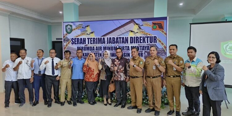 Foto:IST/MATA KALTENG - Serah terima jabatan (sertijab) Kepala Perumdam Tirta Mentaya.