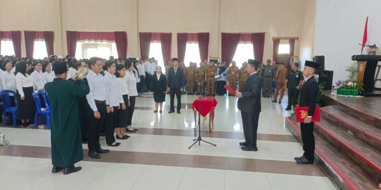FOTO : Bupati Katingan Saiful, saat melantik PPPK di gedung Salawah Kasongan.