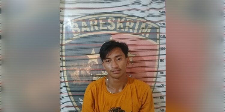 FOTO : Tersangka saat diamankan pihak Polsek Katingan Hilir.