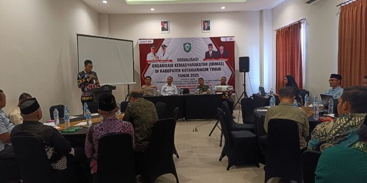 Foto:IST/MATA KALTENG - Sosialisasi organisasi kemasyarakatan di Kotim, 16 Oktober 2025.