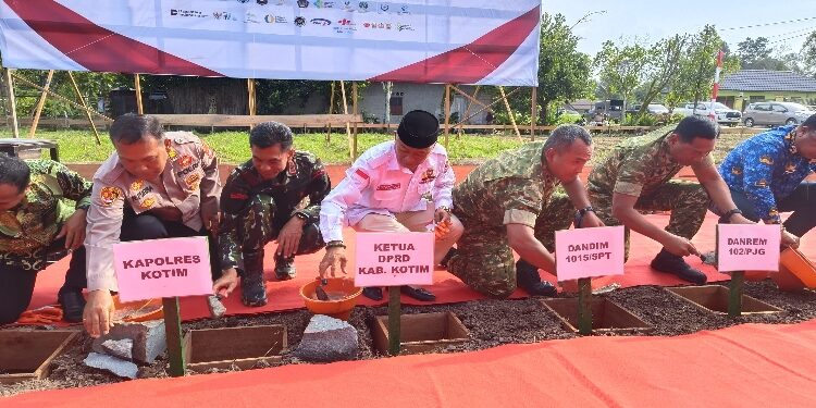 FOTO: IST/MATA KALTENG - Peletakan Batu Pertama Pembangunan Koperasi Desa  Kelurahan Merah Putih TA. 2025 serentak oleh Presiden RI secara Virtual di Desa Eka Bahurui.