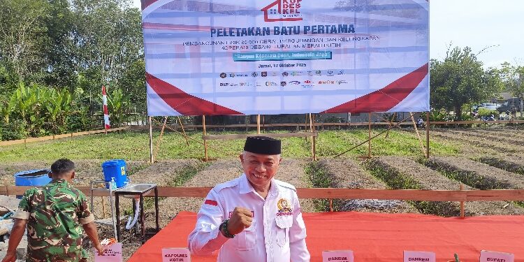 FOTO: IST/MATA KALTENG - Anggota DPRD Kotim, Akhyanoor saat menghadiri kegiatan peletakan batu pertama peresmian koperasi merah putih di desa Eka bahurui.