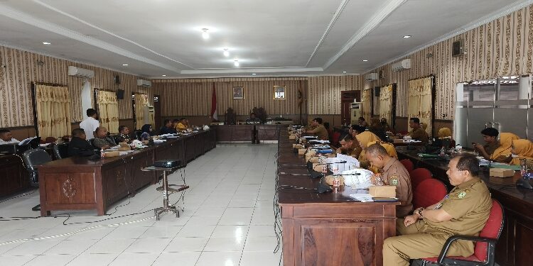 FOTO: IST/MATA KALTENG - Rapat kerja Komisi III DPRD Kotim bersama mitra membahaa RAPBD 2026.